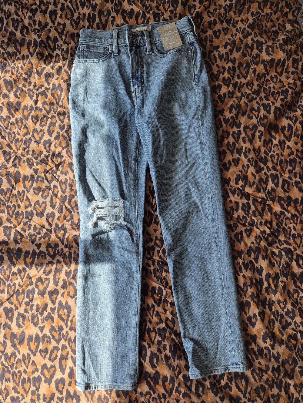 NON FUNCTIONING ZIPPER - Madewell Light Blue Distressed Straight-Leg Jeans